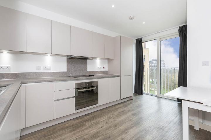 Modern Apartment in a Stunning Development Hendon Waterside, Hendon 